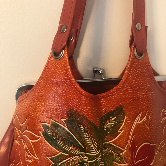 Gorgeous Vtg Women’s Tooled Leather & Vinyl Lotus Flower Hobo Handbag 70s Floral - Picture 3 of 10